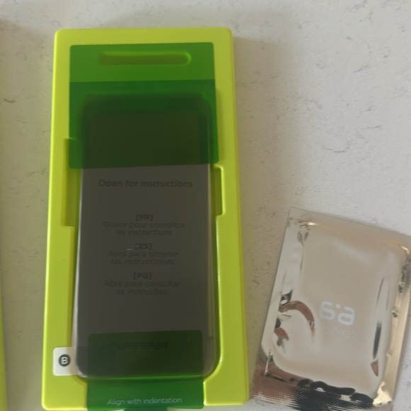 Puregear-Privacy tempered glass screen protector for iPhone 13/iPhone 13 Pro - Picture 5 of 5